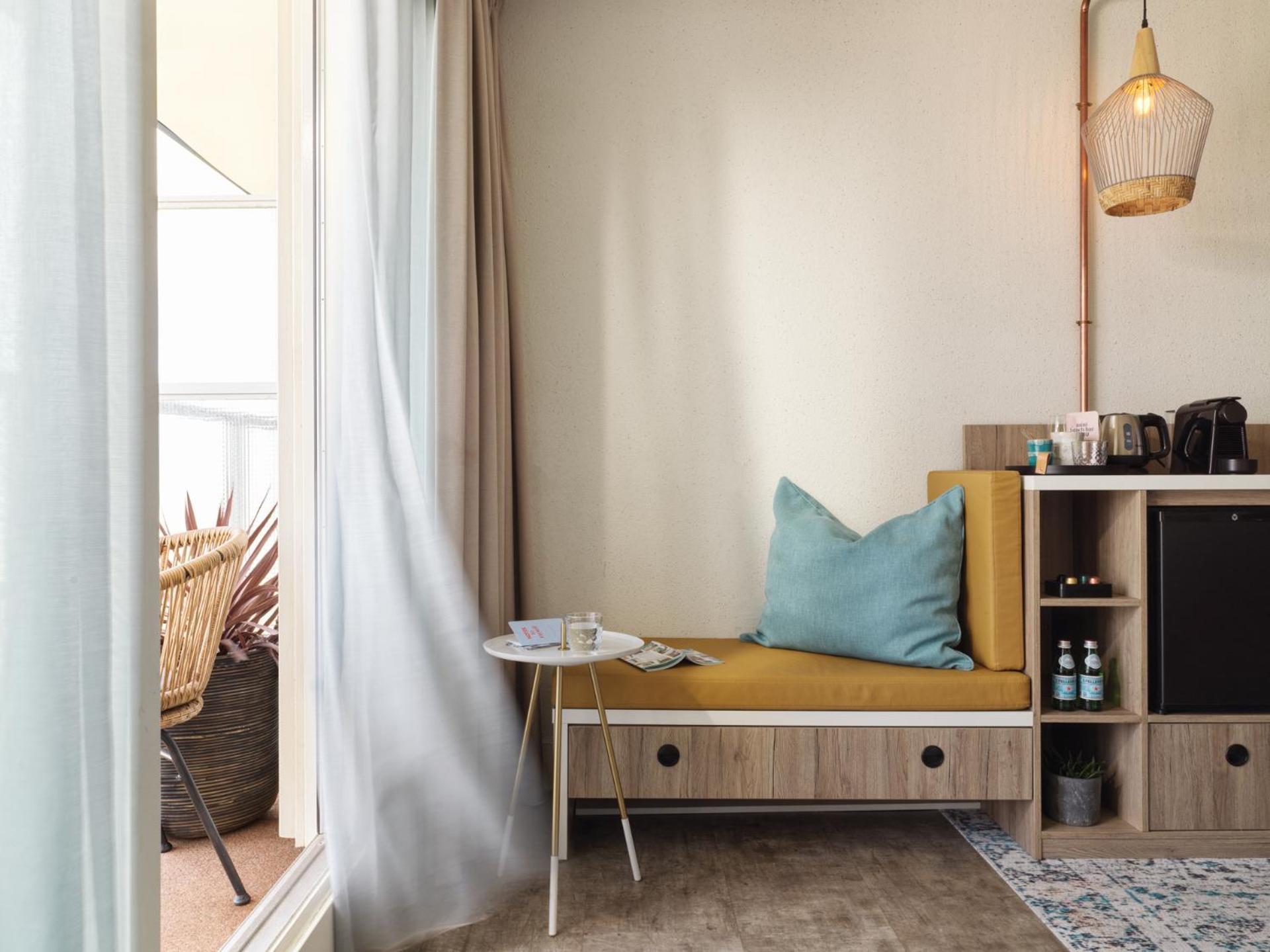 Zweibettzimmer mit Balkon