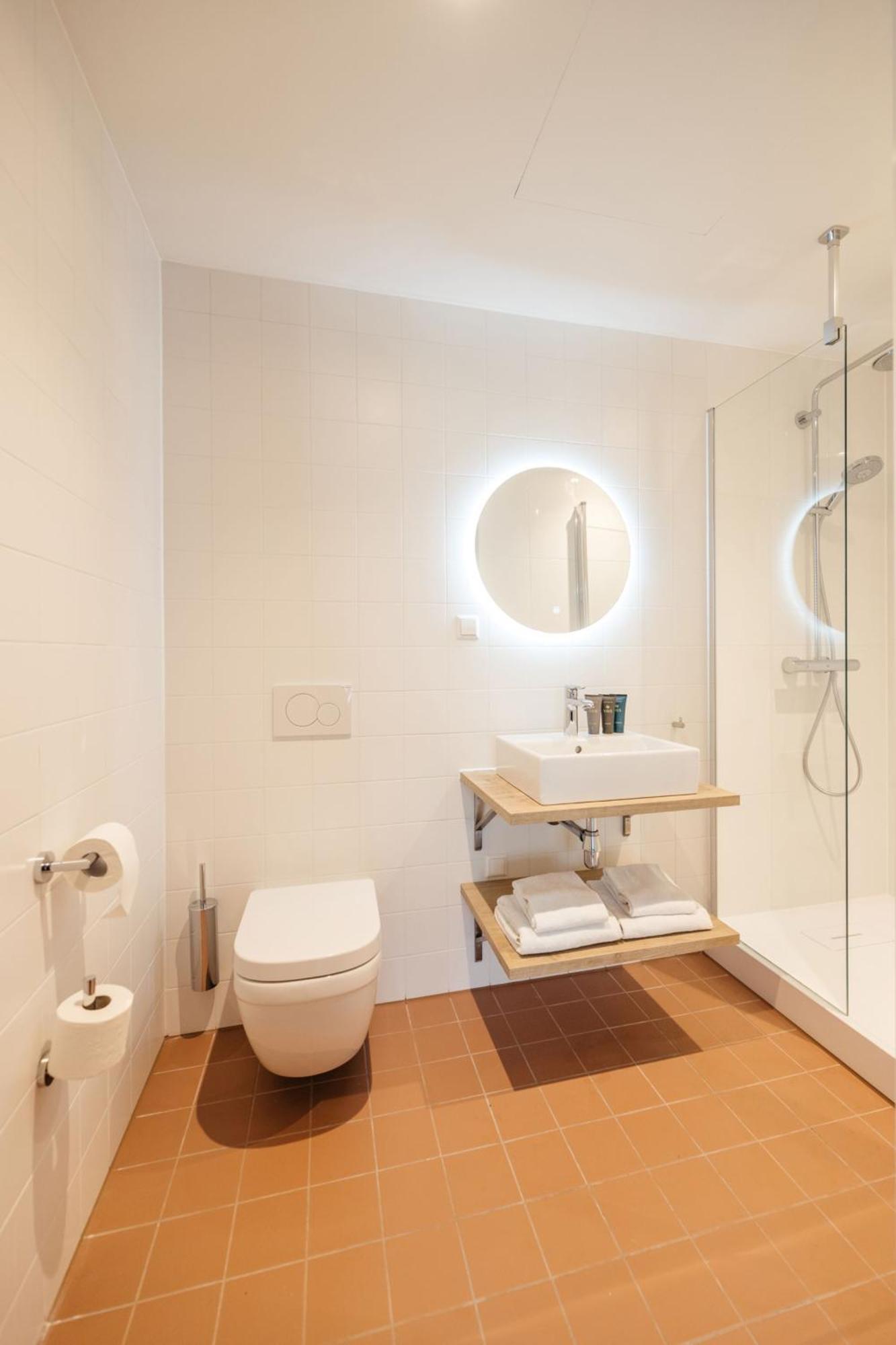Large 1 Bedroom Apartment,1594787490:JPEG
